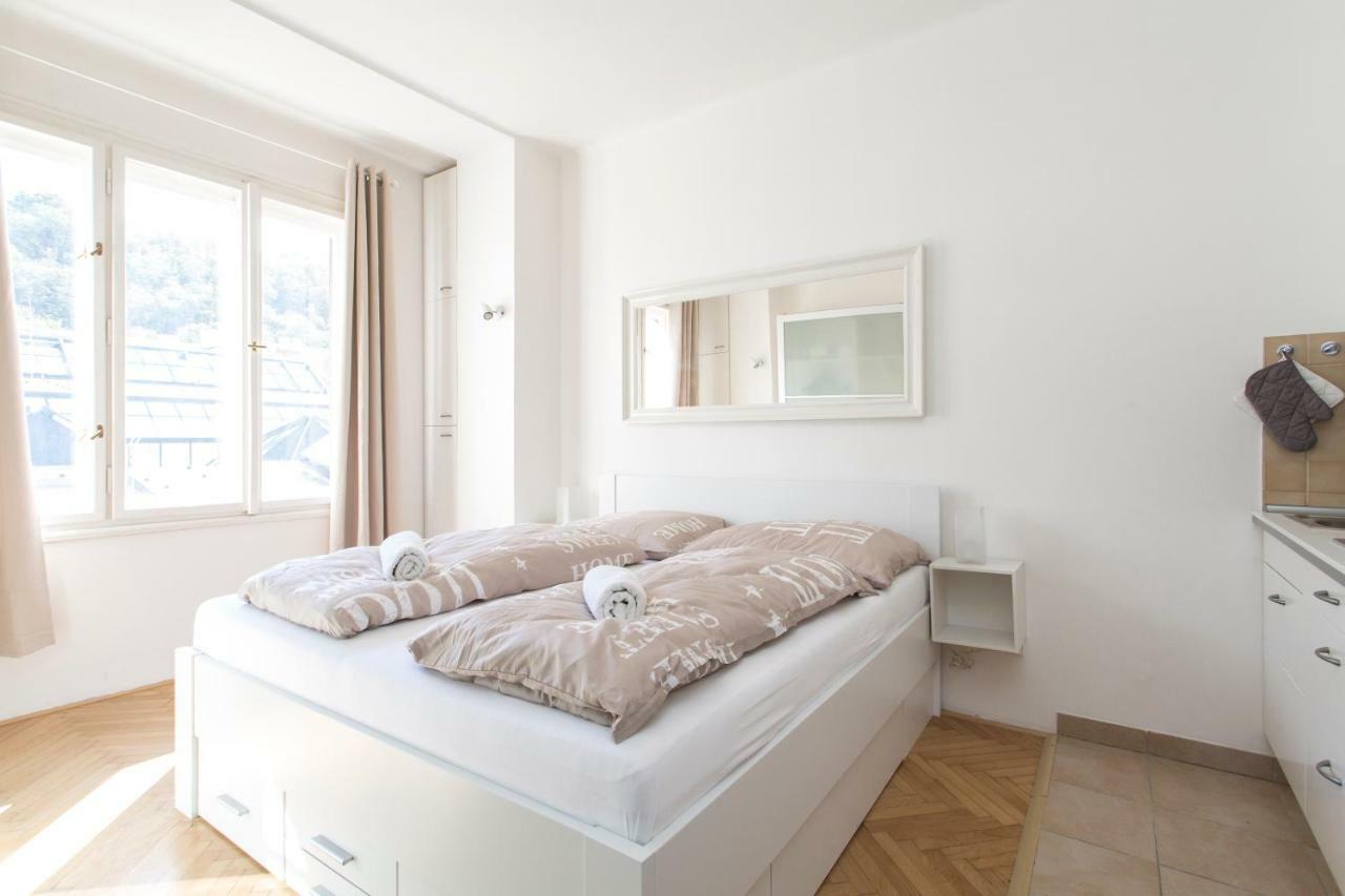 Cozy Studio With Parking Near City Center Prag Exterior foto